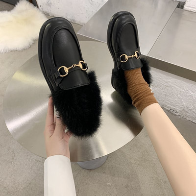 Ležerne ženske kožne cipele s perjem i metalnim ukrasom