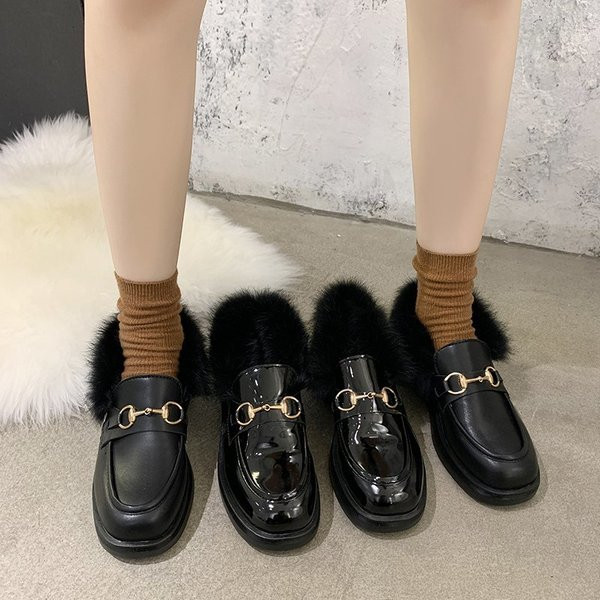 Ležerne ženske kožne cipele s perjem i metalnim ukrasom