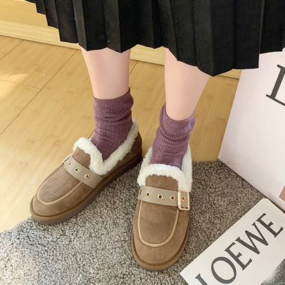 Női alkalmi cipő pehellyel és csattal