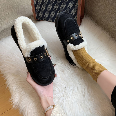 Női alkalmi cipő pehellyel és csattal