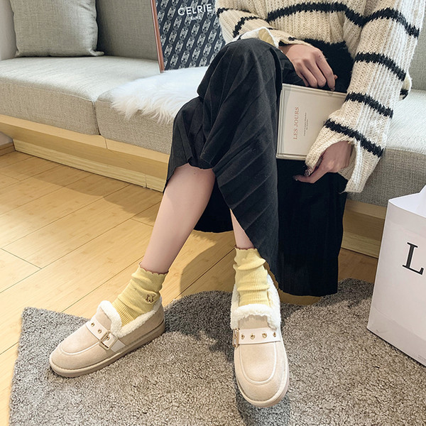 Női alkalmi cipő pehellyel és csattal