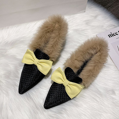 Modern női cipő szalaggal és pehellyel - hegyes modell