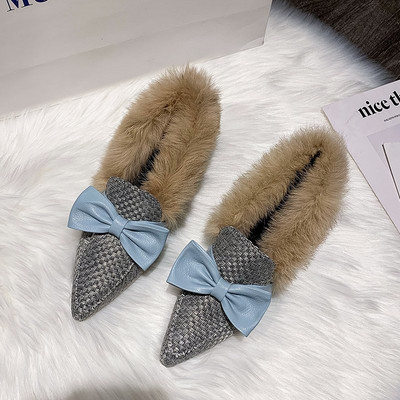 Modern női cipő szalaggal és pehellyel - hegyes modell