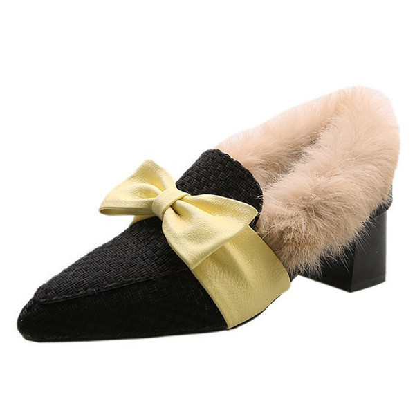 Modern női cipő szalaggal és pehellyel - hegyes modell