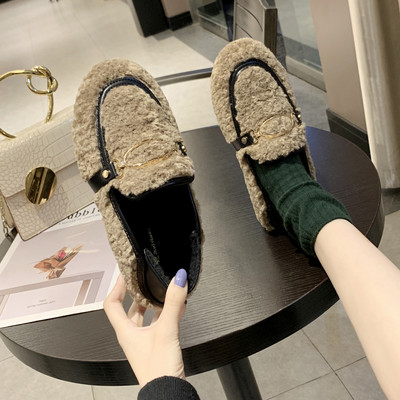 Fém elemes női pehelycipő