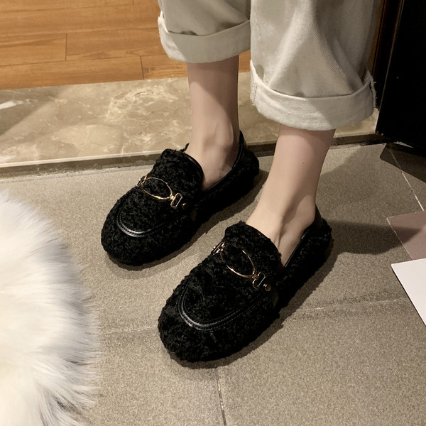 Fém elemes női pehelycipő