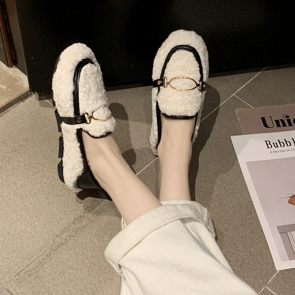 Fém elemes női pehelycipő