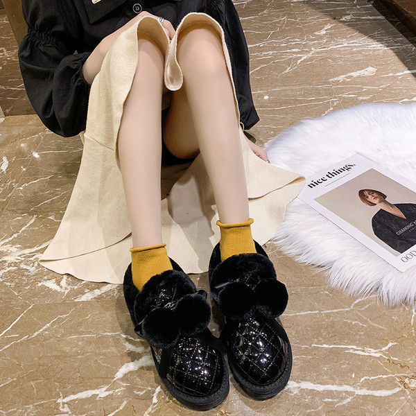 Női bőrcipő lapos talppal és pehellyel