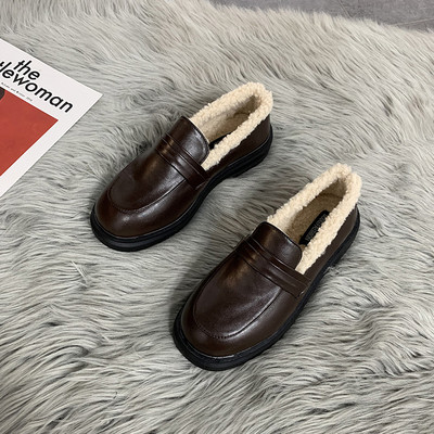 Fekete színű női cipő fém elemmel - két modell