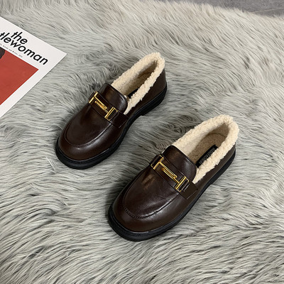 Fekete színű női cipő fém elemmel - két modell