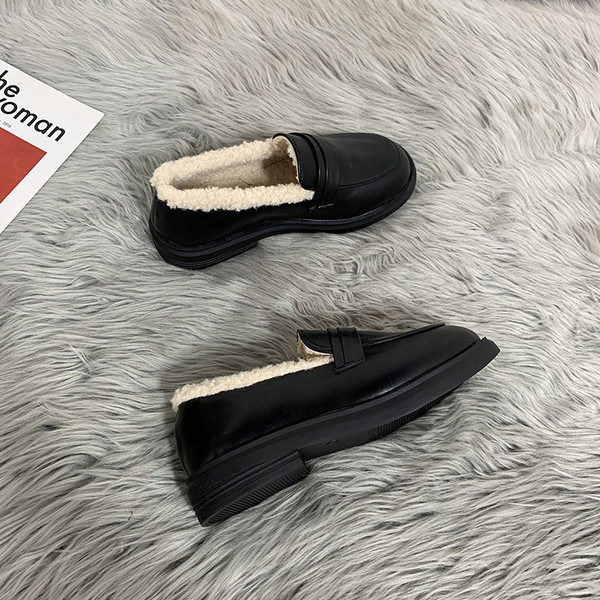 Fekete színű női cipő fém elemmel - két modell