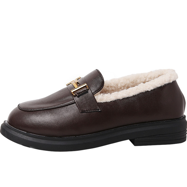 Fekete színű női cipő fém elemmel - két modell