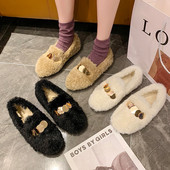 Ležerne ženske patike s metalnim ukrasima i ravnim potplatom