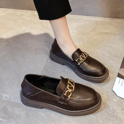 Eko bőrből készült alkalmi női cipő fém díszítéssel