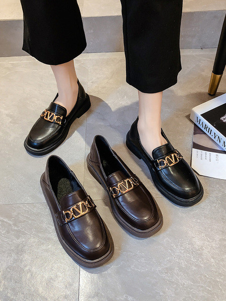 Eko bőrből készült alkalmi női cipő fém díszítéssel