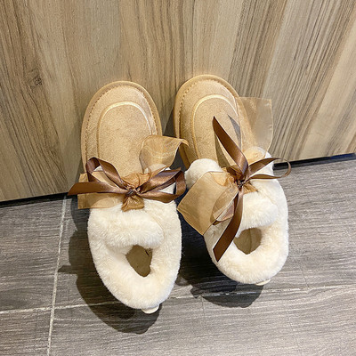 Alkalmi női cipő pehellyel és szalaggal