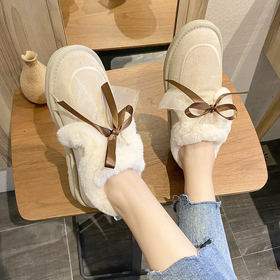 Alkalmi női cipő pehellyel és szalaggal