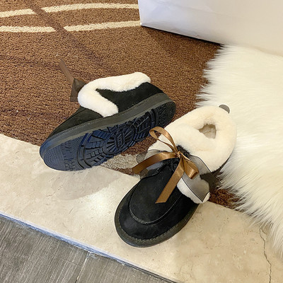 Alkalmi női cipő pehellyel és szalaggal