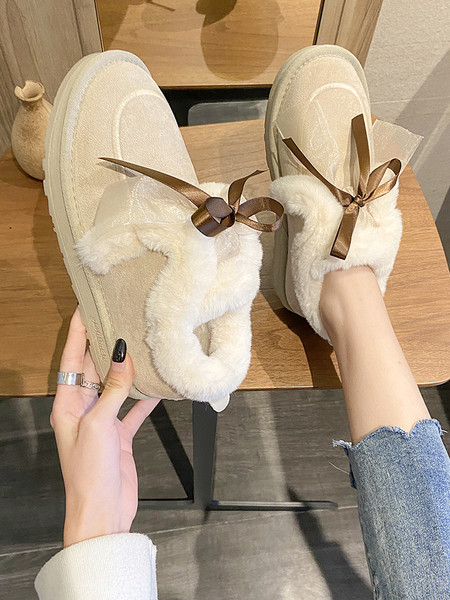 Alkalmi női cipő pehellyel és szalaggal