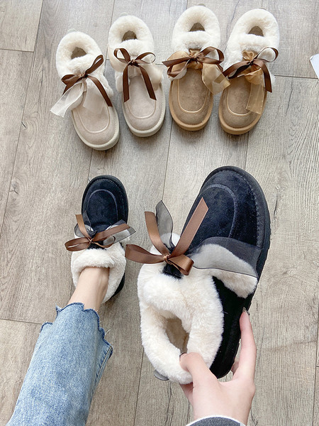 Alkalmi női cipő pehellyel és szalaggal