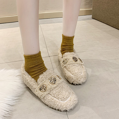 Pantofi de dama din puf cu elemente metalice