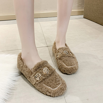 Pantofi de dama din puf cu elemente metalice