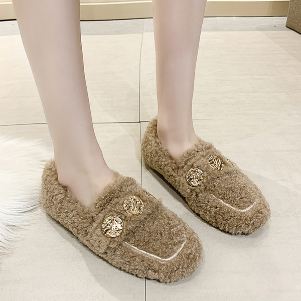 Pantofi de dama din puf cu elemente metalice