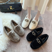 Női pehelycipő lapos talppal és csattal