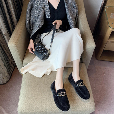 Női pehelycipő lapos talppal és csattal