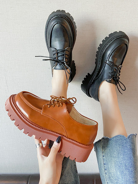 Aktuális eko bőrből készült, durva talpú, fűzős női cipő