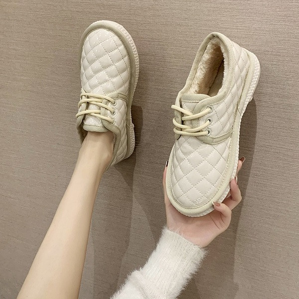 Új fűzős női bőrcipő modell