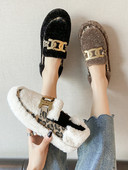 Új modell női plüss cipő lapos talppal, fém díszítéssel