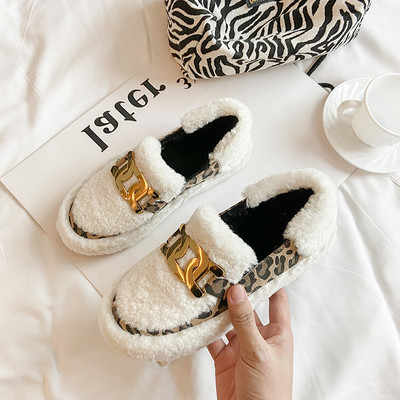 Új modell női plüss cipő lapos talppal, fém díszítéssel