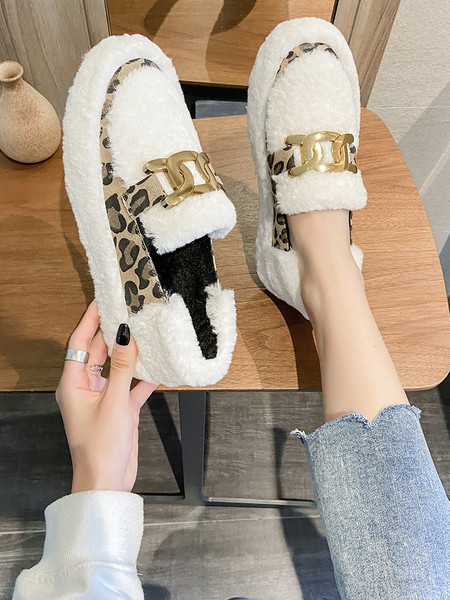 Új modell női plüss cipő lapos talppal, fém díszítéssel