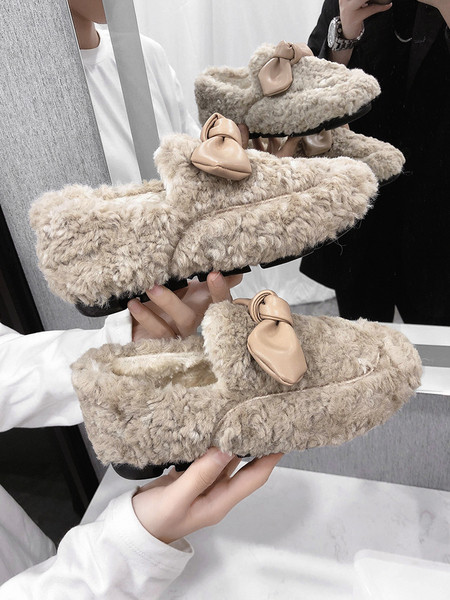 Alkalmi női pehelycipő szalaggal és lapos talppal