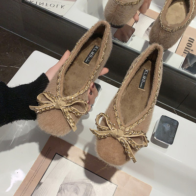 Γυναικεία παπούτσια με επίπεδη σόλα και κορδέλα με μεταλλική αλυσίδα