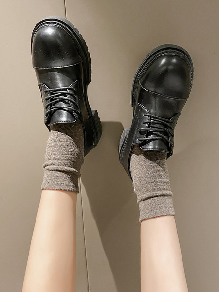 Műbőr alkalmi cipő fűzős fekete színben