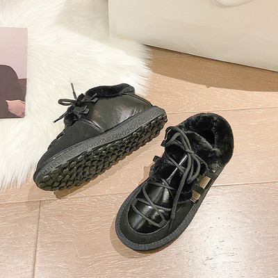 Női téli cipő eko bőrből, pehely és fűzővel