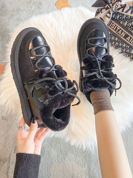 Női téli cipő eko bőrből, pehely és fűzővel