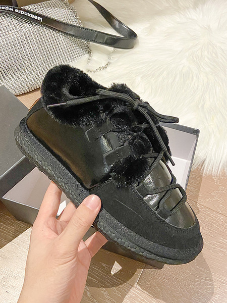 Női téli cipő eko bőrből, pehely és fűzővel