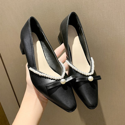 Μοντέρνα γυναικεία παπούτσια με κορδέλα και πέρλες