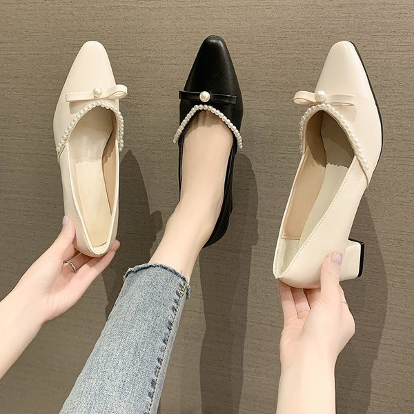 Μοντέρνα γυναικεία παπούτσια με κορδέλα και πέρλες