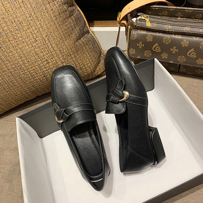 Alkalmi női cipő műbőrből