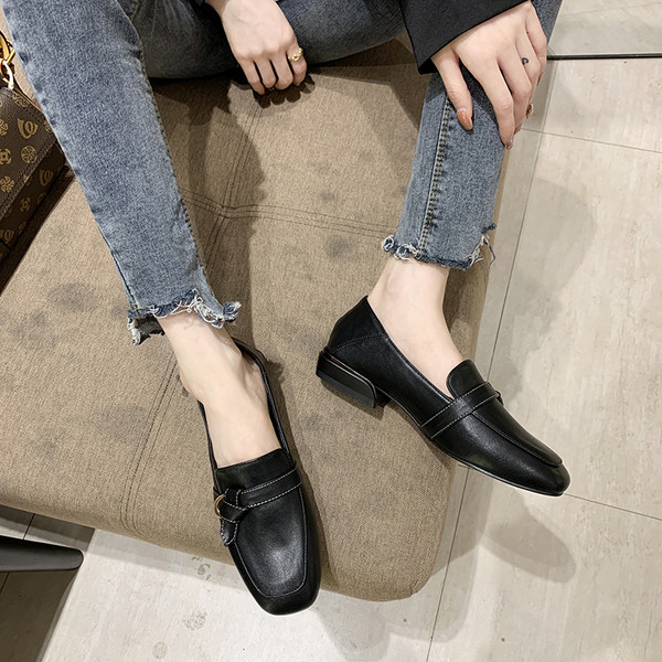 Alkalmi női cipő műbőrből