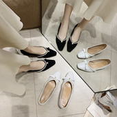 Új női cipőmodell gyöngyökkel, fehér és fekete színben