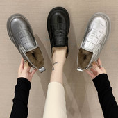 Alkalmi női bőrcipő pehelytalppal és lapos talppal