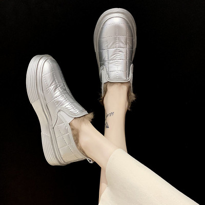 Alkalmi női bőrcipő pehelytalppal és lapos talppal