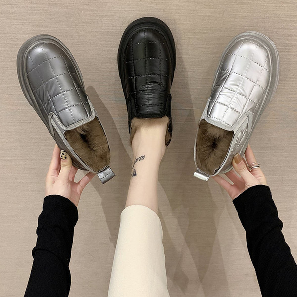 Alkalmi női bőrcipő pehelytalppal és lapos talppal