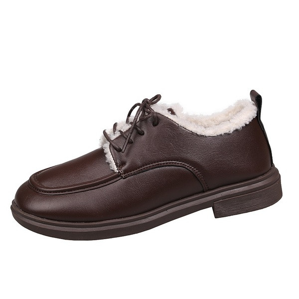 Bőr női cipő fűzővel és meleg béléssel