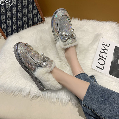 Fényes női cipő fűzővel és pehellyel